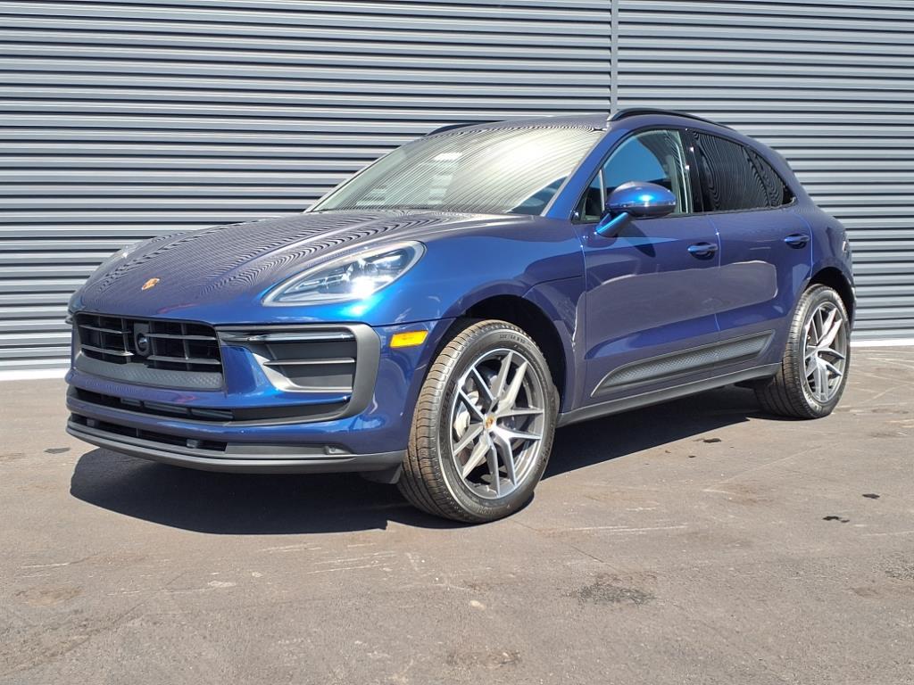 2025 Porsche Macan Base's photo