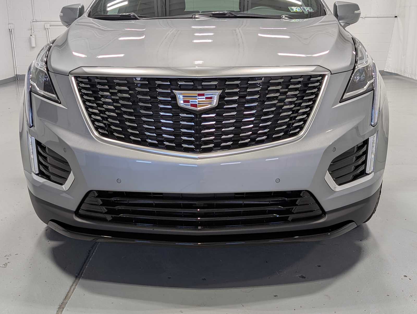 2025 Cadillac XT5 Luxury photo 2