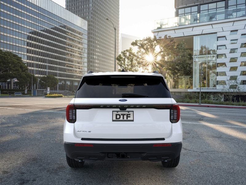 2025 Ford Explorer photo 4