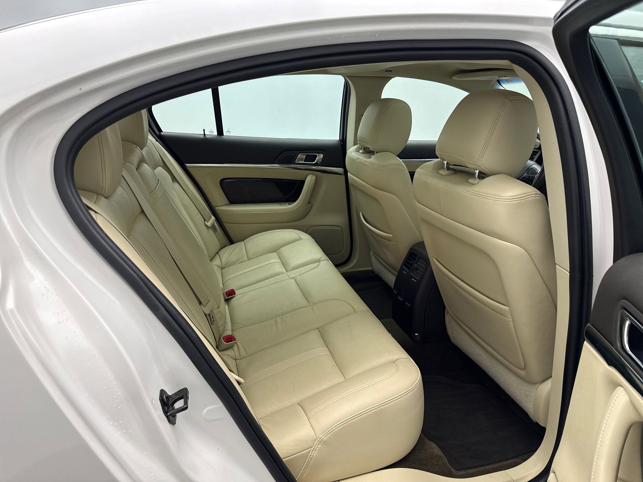 2014 Lincoln MKS EcoBoost photo 26