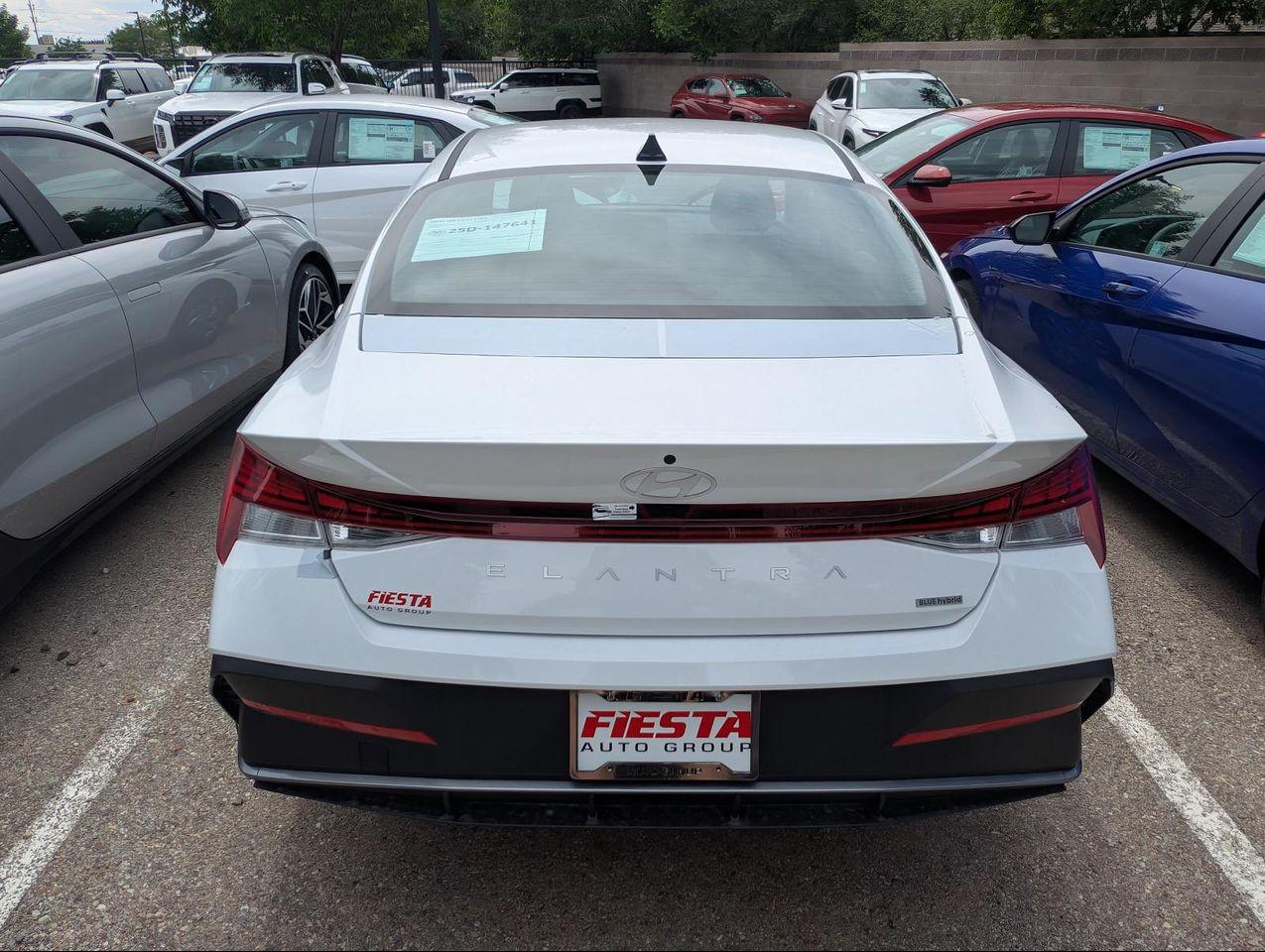 2025 Hyundai Elantra Hybrid Blue photo 4