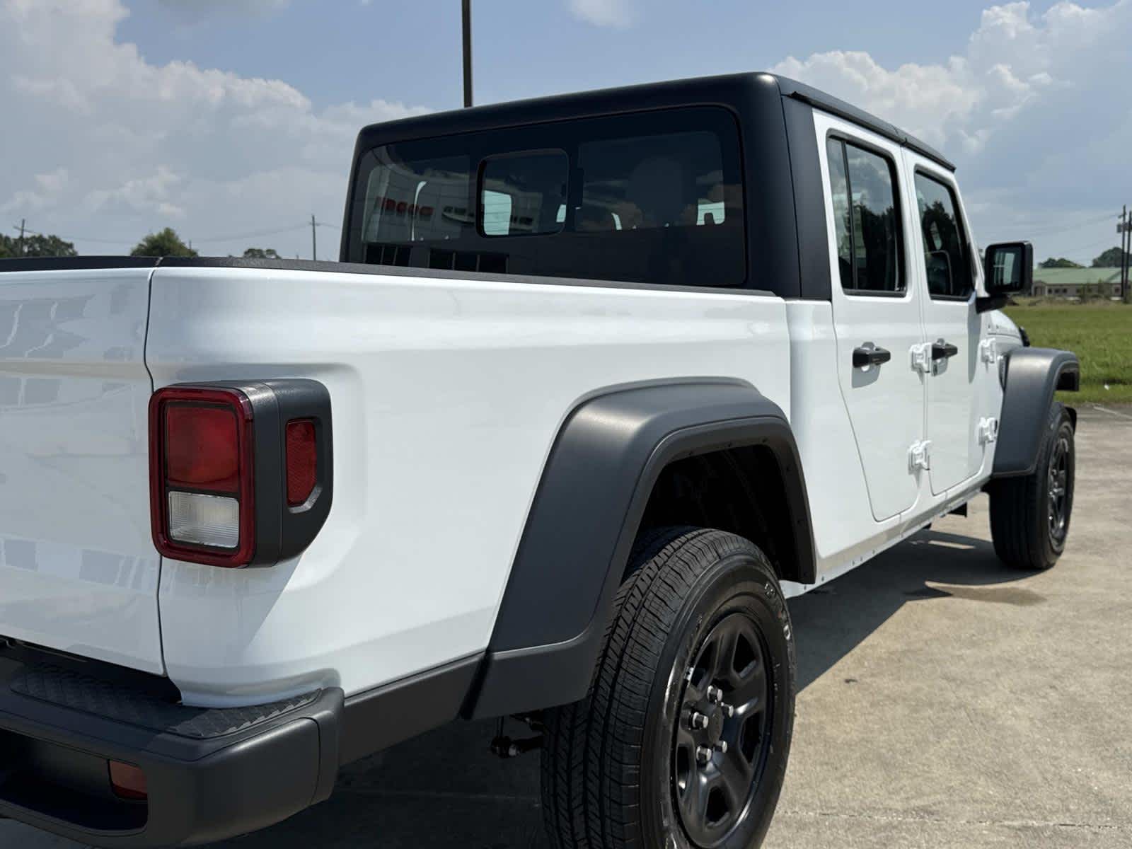 2025 Jeep Gladiator Sport photo 11