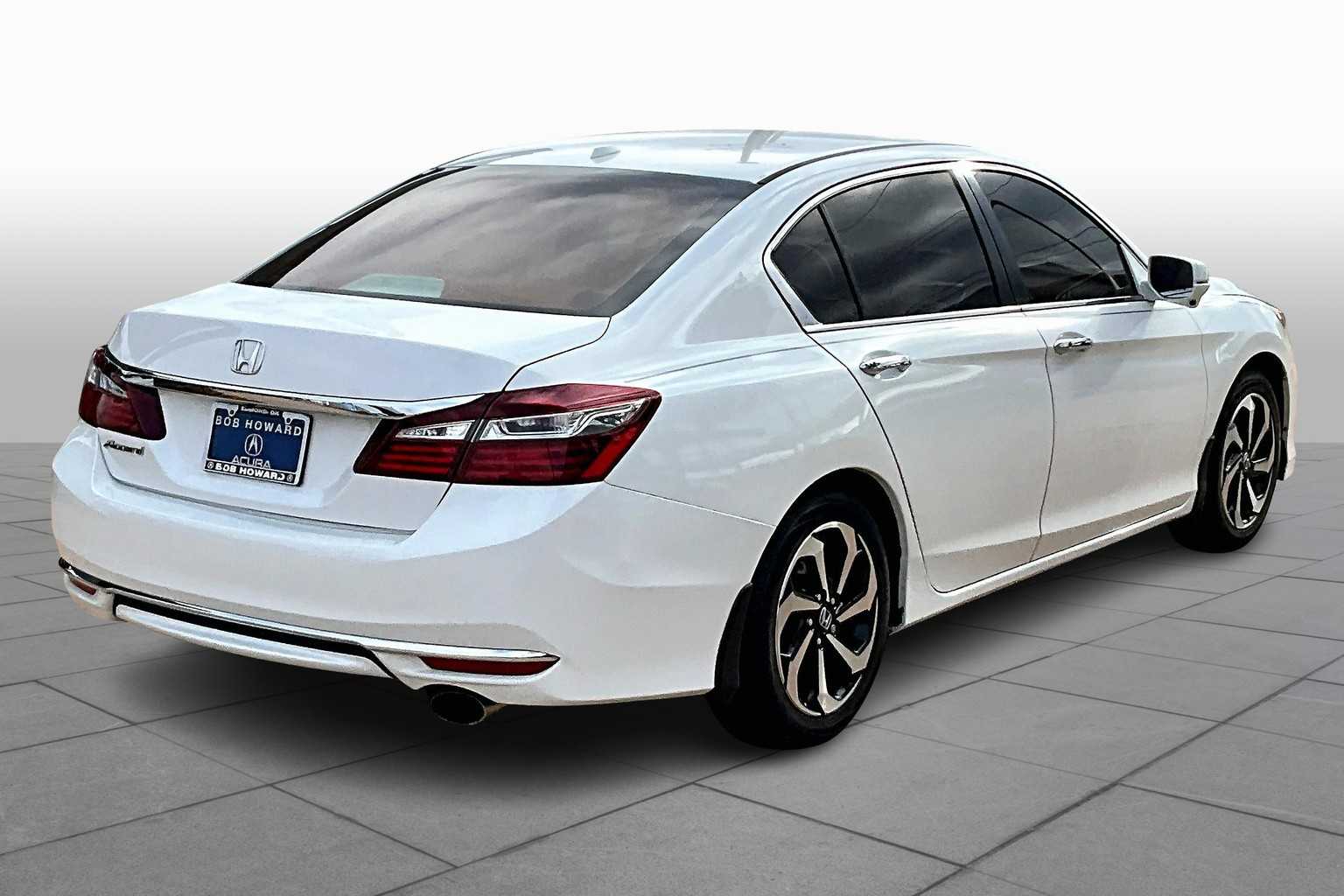 2017 Honda Accord EX photo 10