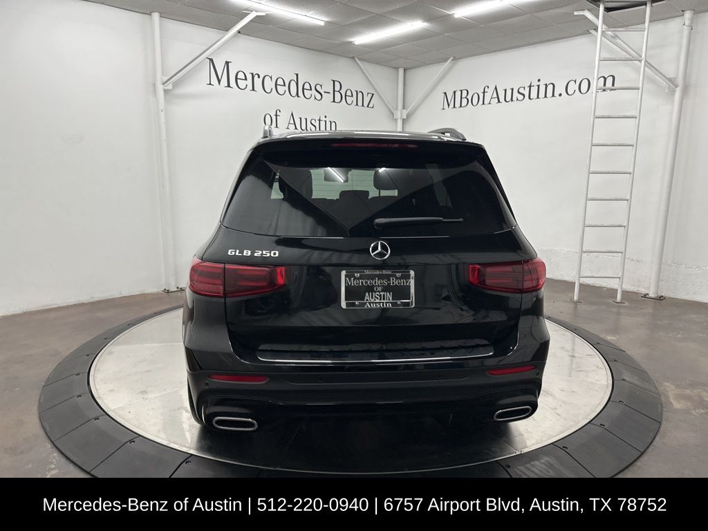 2024 Mercedes Benz GLB 250 photo 4