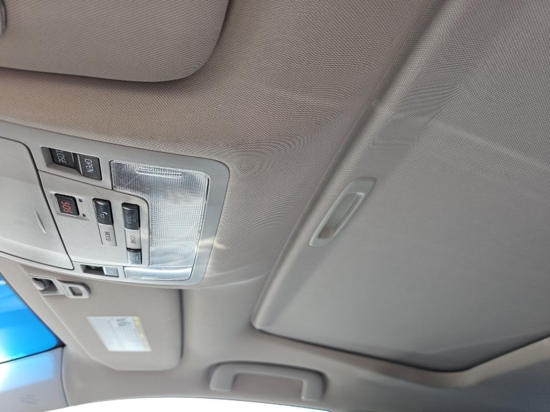2018 Toyota Avalon Hybrid Limited photo 24
