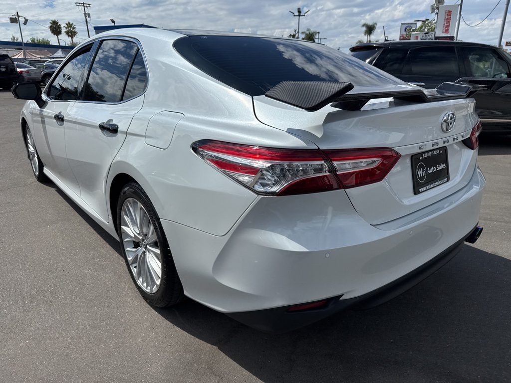 2018 Toyota Camry XLE photo 3