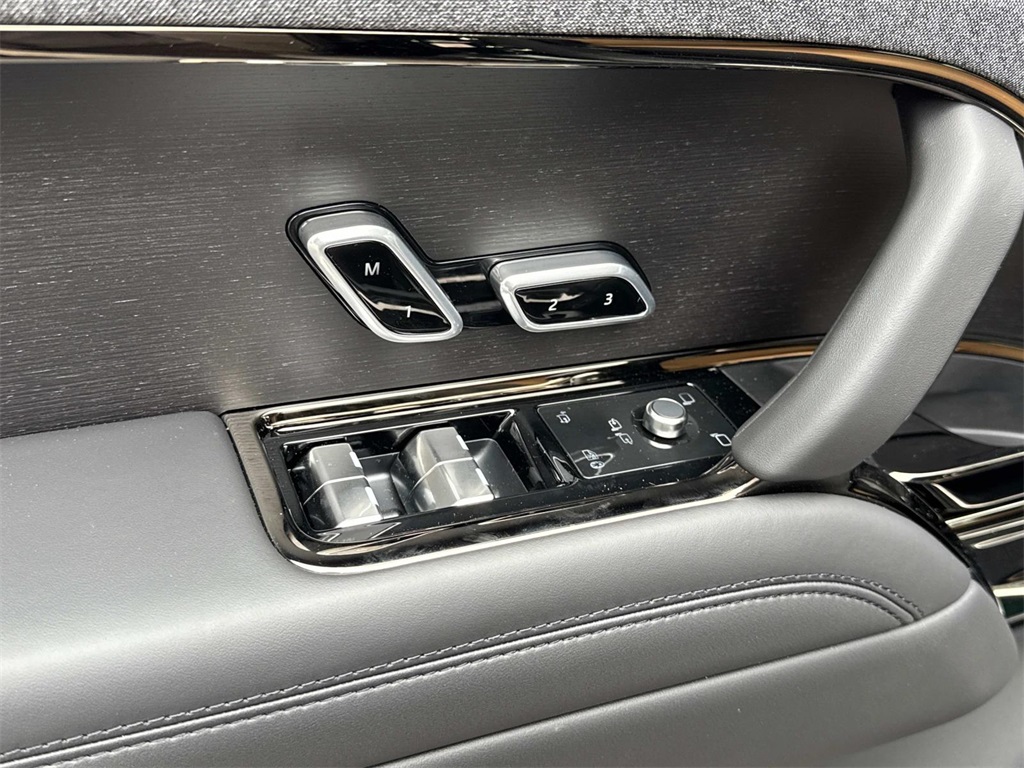 2025 Land Rover Range Rover Sport SE photo 15