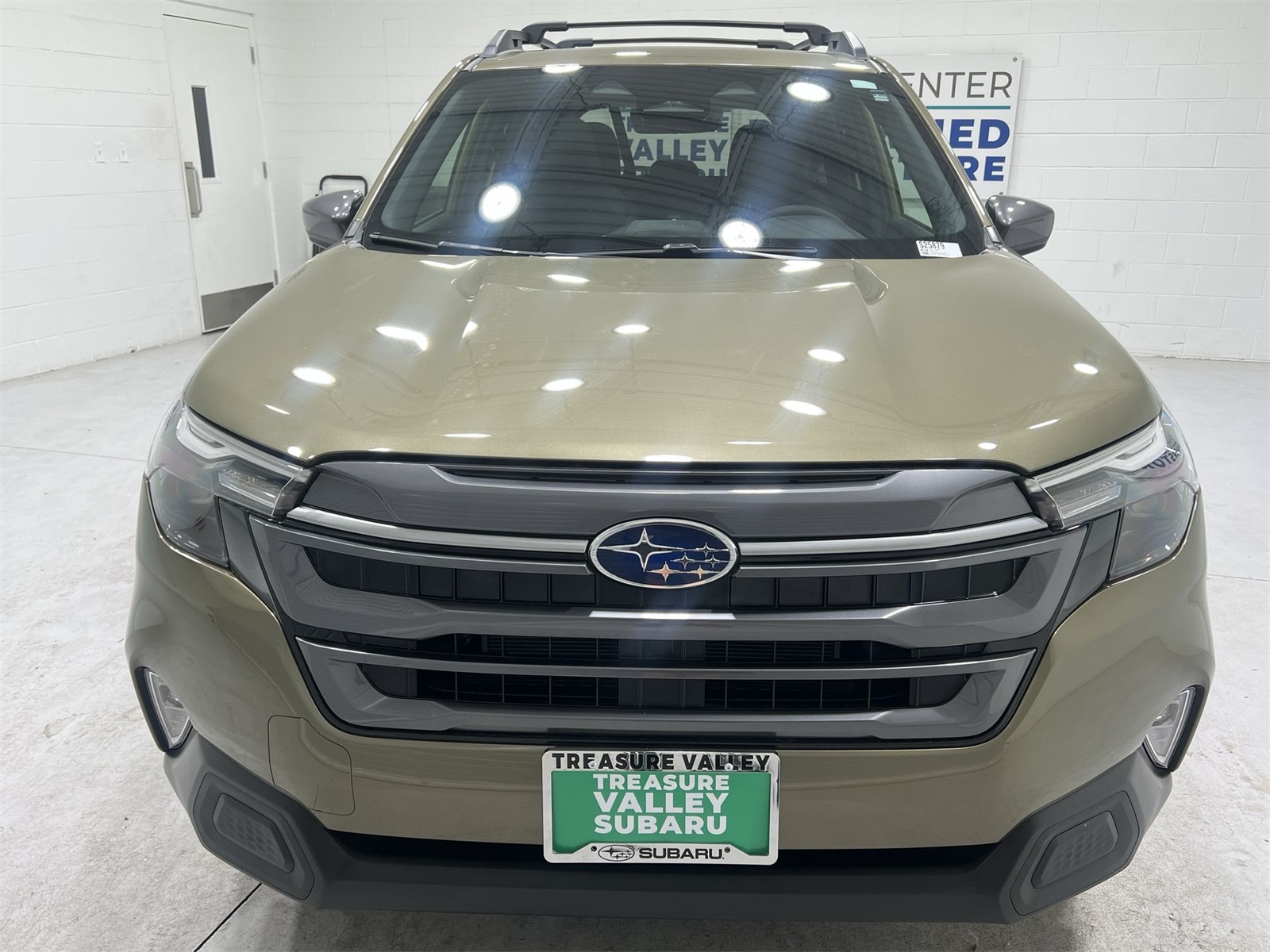2025 Subaru Forester Premium photo 3