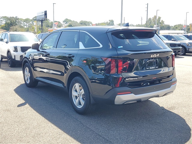 2026 Kia Sorento LX photo 4
