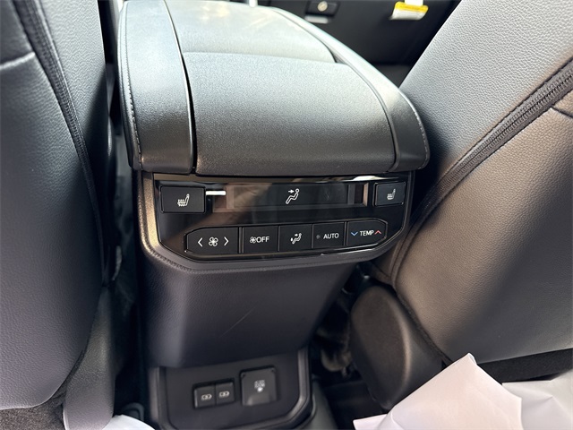 2025 Toyota Highlander Platinum photo 17
