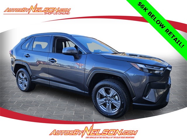2024 Toyota RAV4 XLE's photo