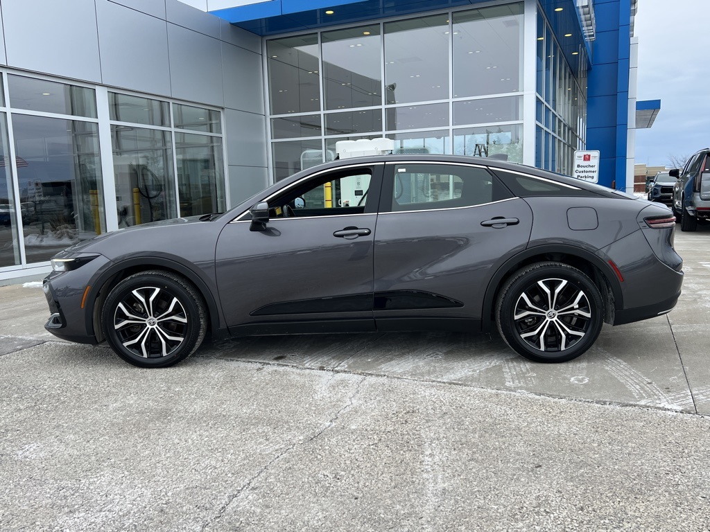 2023 Toyota Crown XLE photo 2