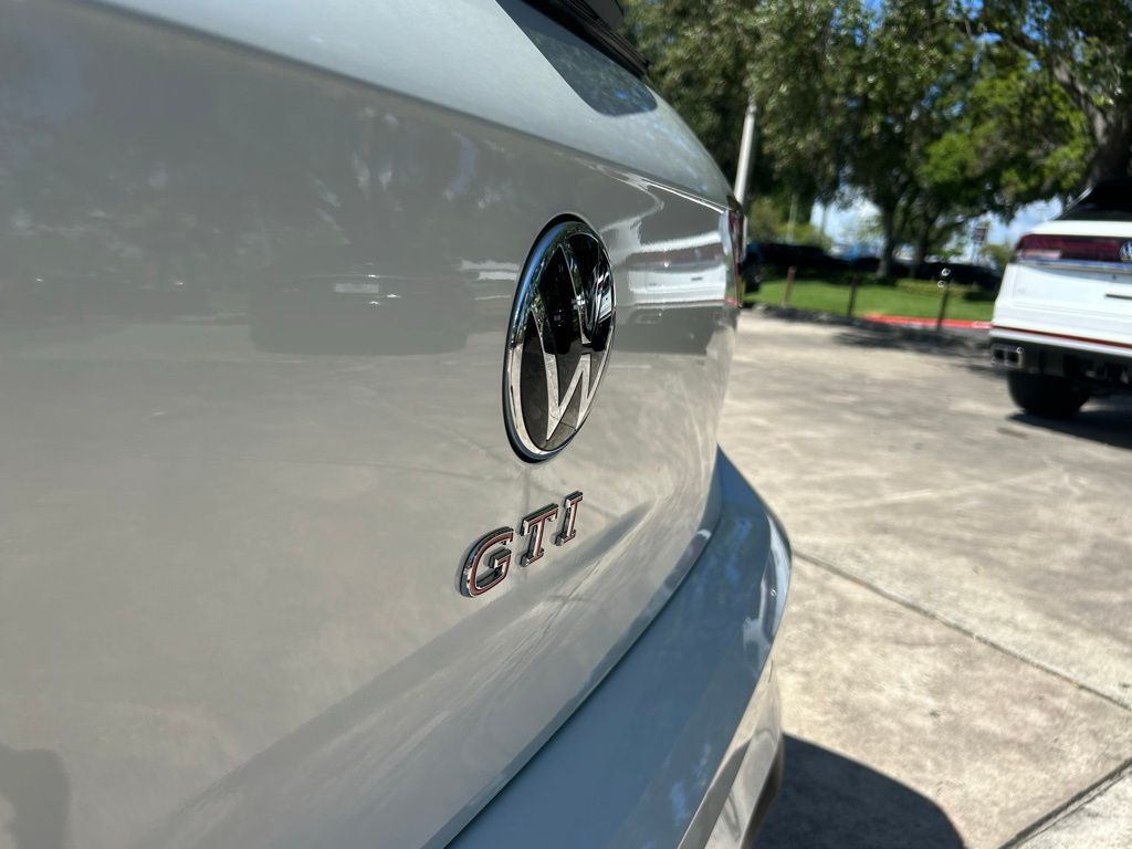 2025 Volkswagen Golf GTI SE photo 24