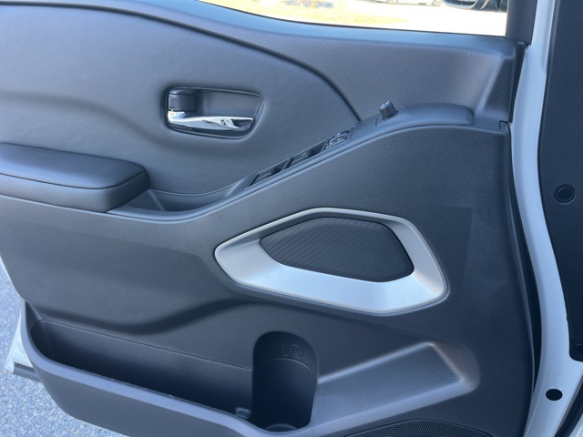 2025 Nissan Frontier Crew Cab SV photo 4