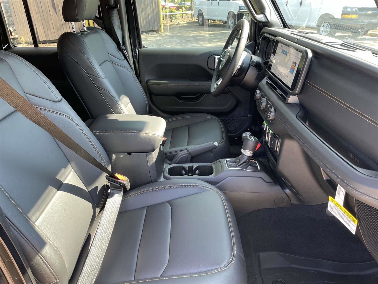 2025 Jeep Wrangler Sahara photo 28