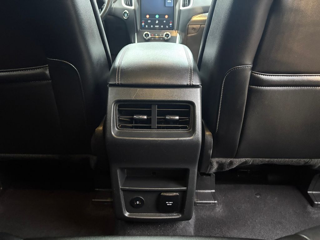 2022 Ford Edge Titanium photo 23