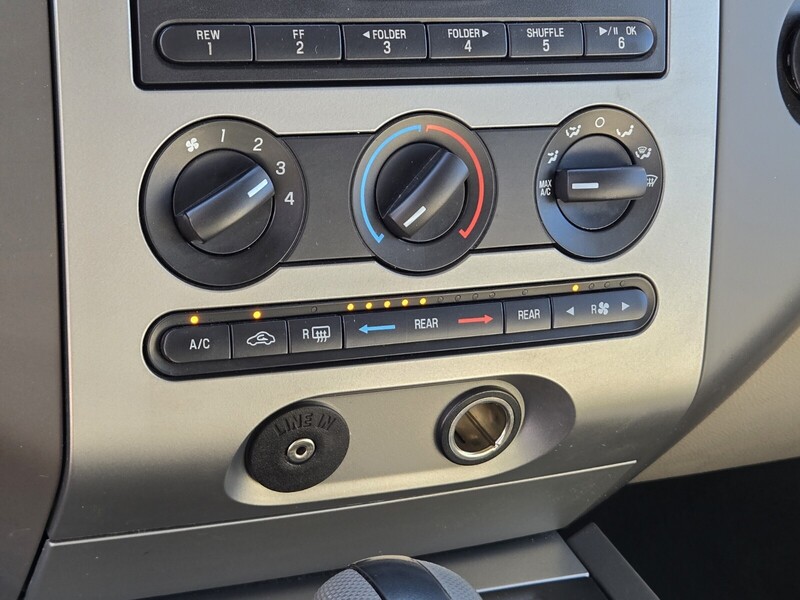 2008 Ford Expedition EL XLT photo 14
