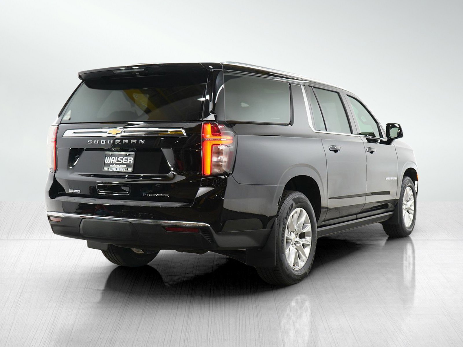 2023 Chevrolet Suburban Premier photo 4