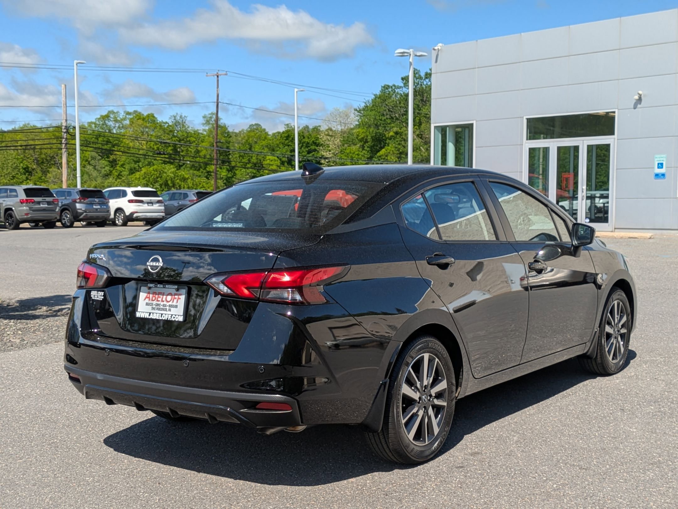 2025 Nissan Versa SV photo 4