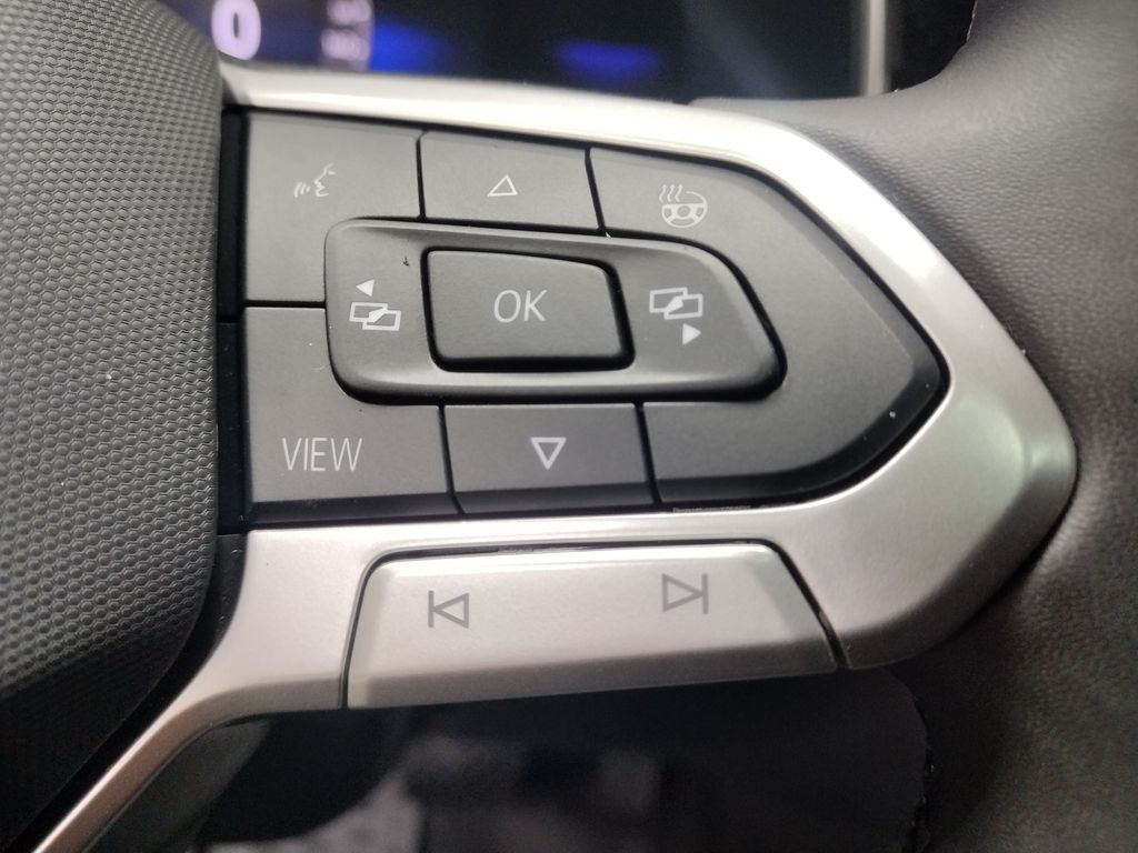 2025 Volkswagen Taos SE photo 21