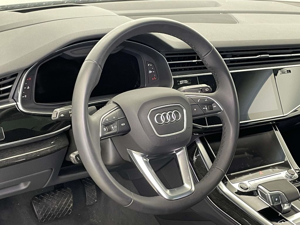 2021 Audi Q7 55 Prestige photo 4