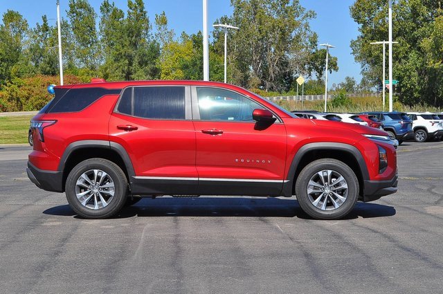 2025 Chevrolet Equinox LT photo 2