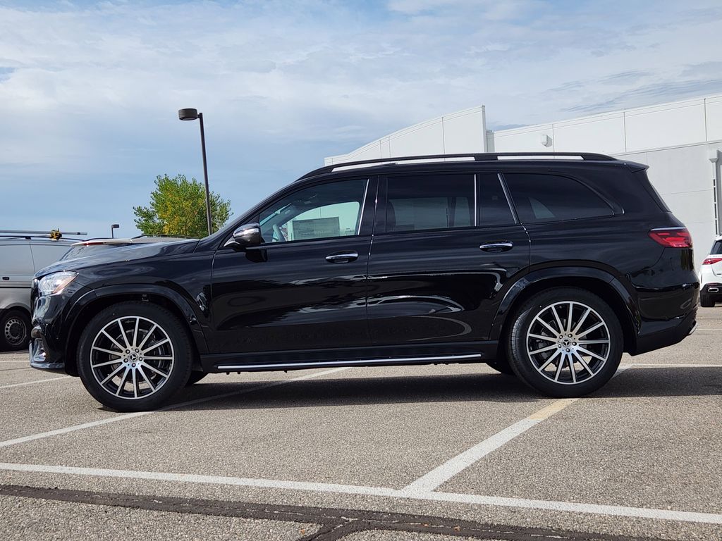 2026 Mercedes Benz GLS 580 4MATIC photo 4