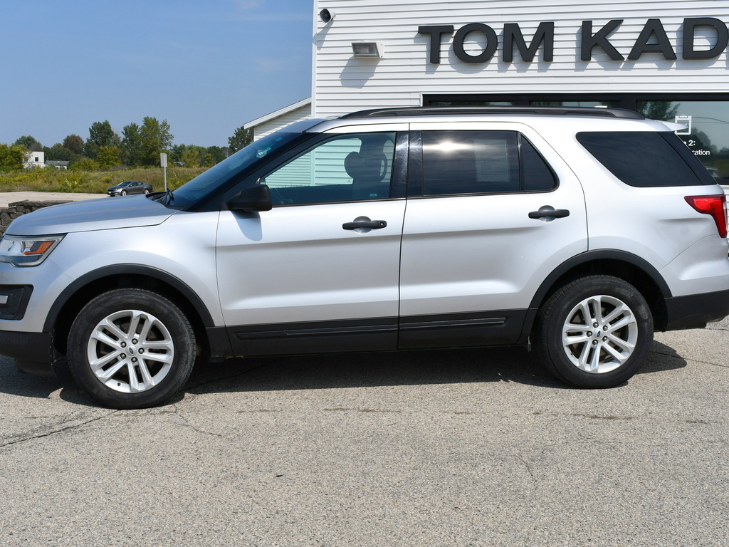 2017 Ford Explorer Base photo 4