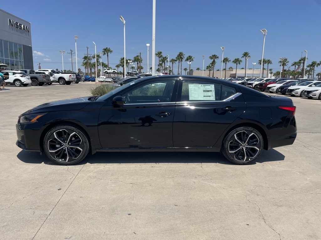 2025 Nissan Altima SR photo 2