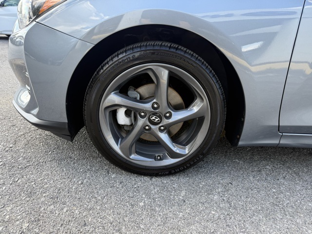 2020 Hyundai Veloster 2.0L Premium photo 9