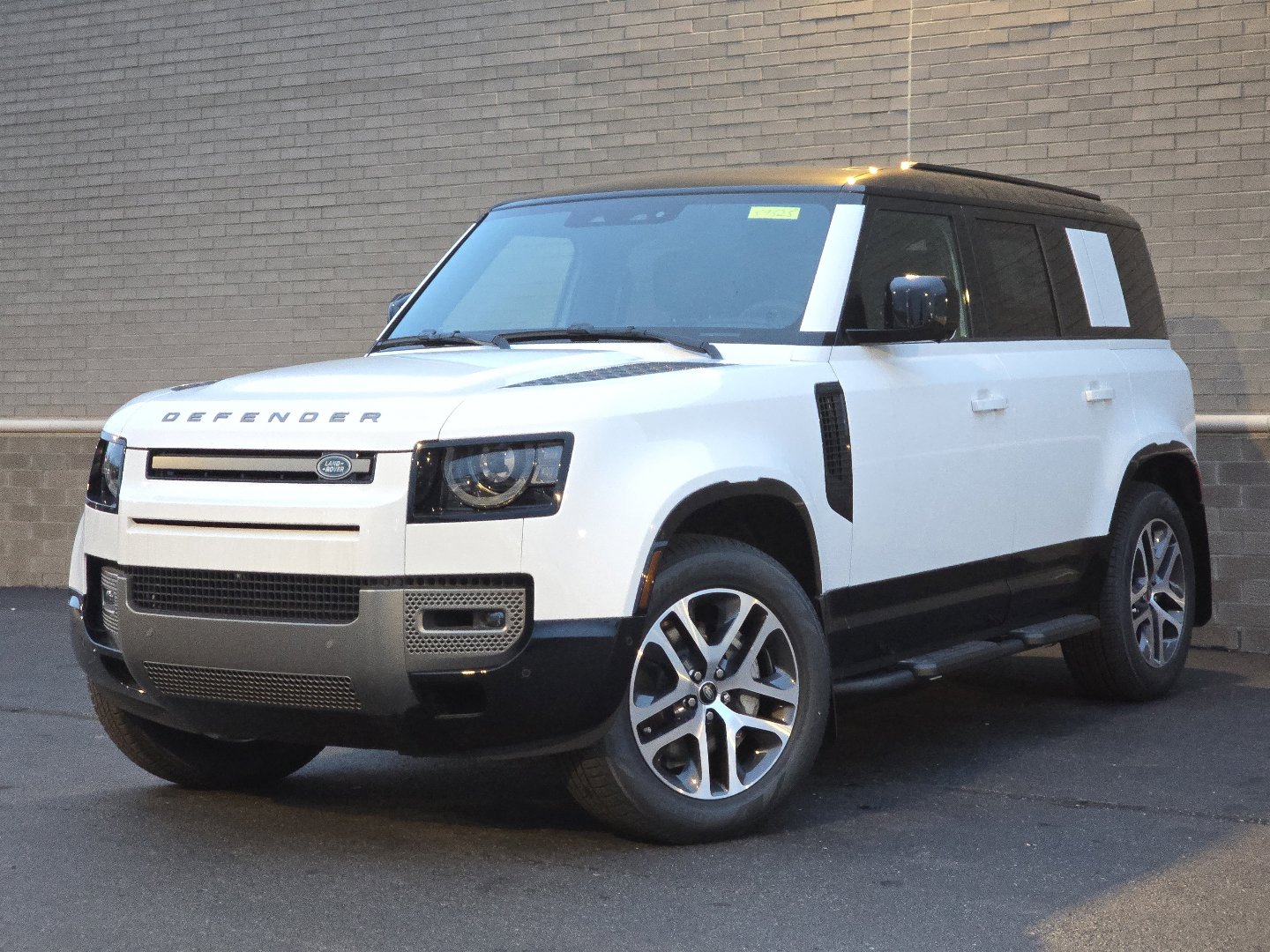 2025 Land Rover Defender X-Dynamic SE's photo