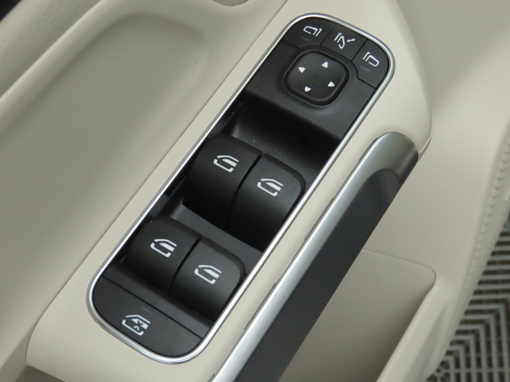 2026 Mercedes Benz GLB 250 photo 22