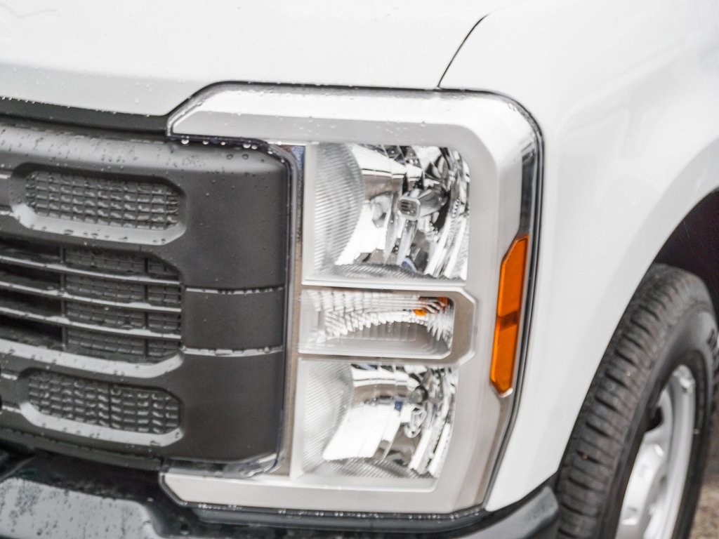 2025 Ford F-350 photo 5
