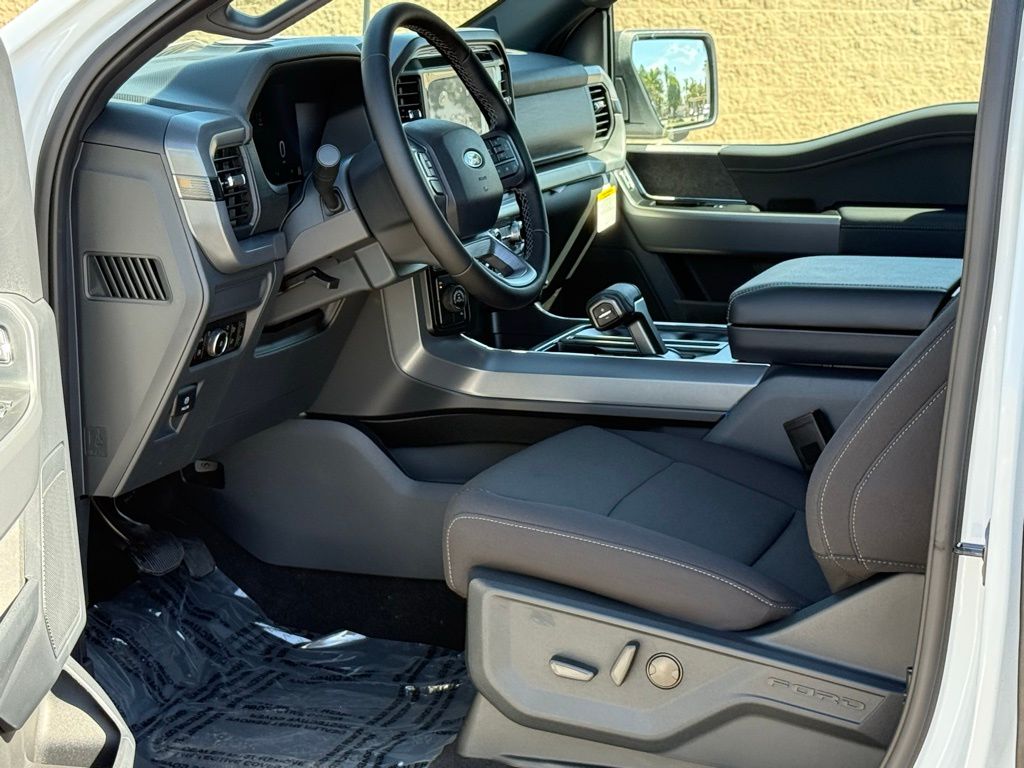2025 Ford F-150 XLT photo 6