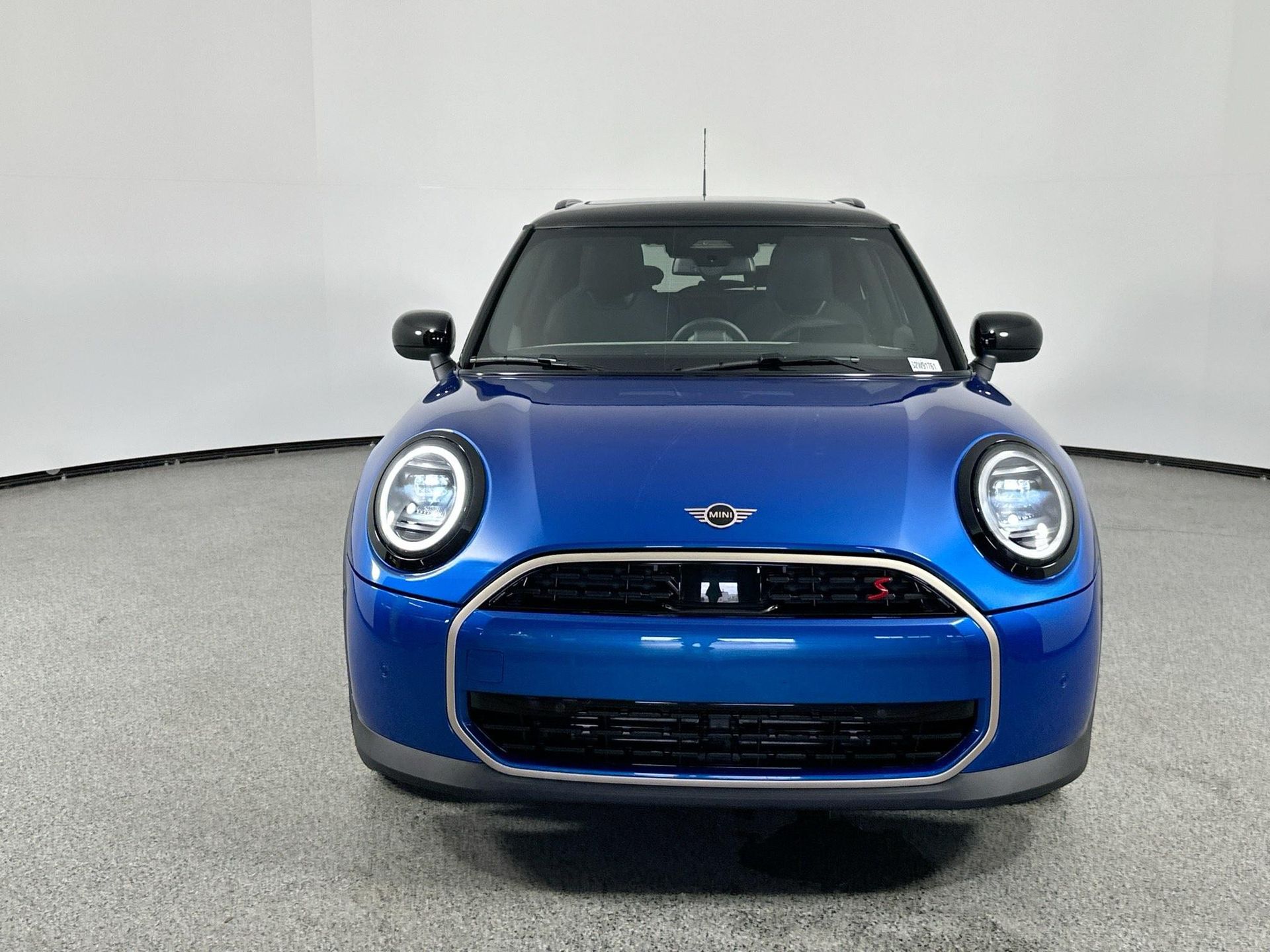 2025 Mini Cooper 2 Door Hardtop Signature photo 2