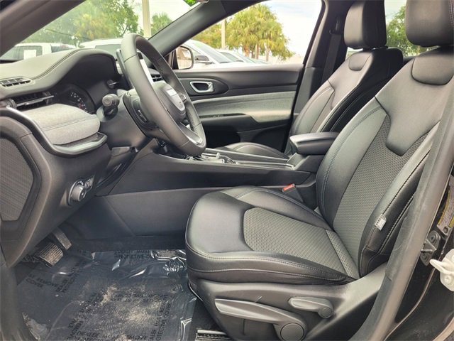 2024 Jeep Compass Latitude photo 13