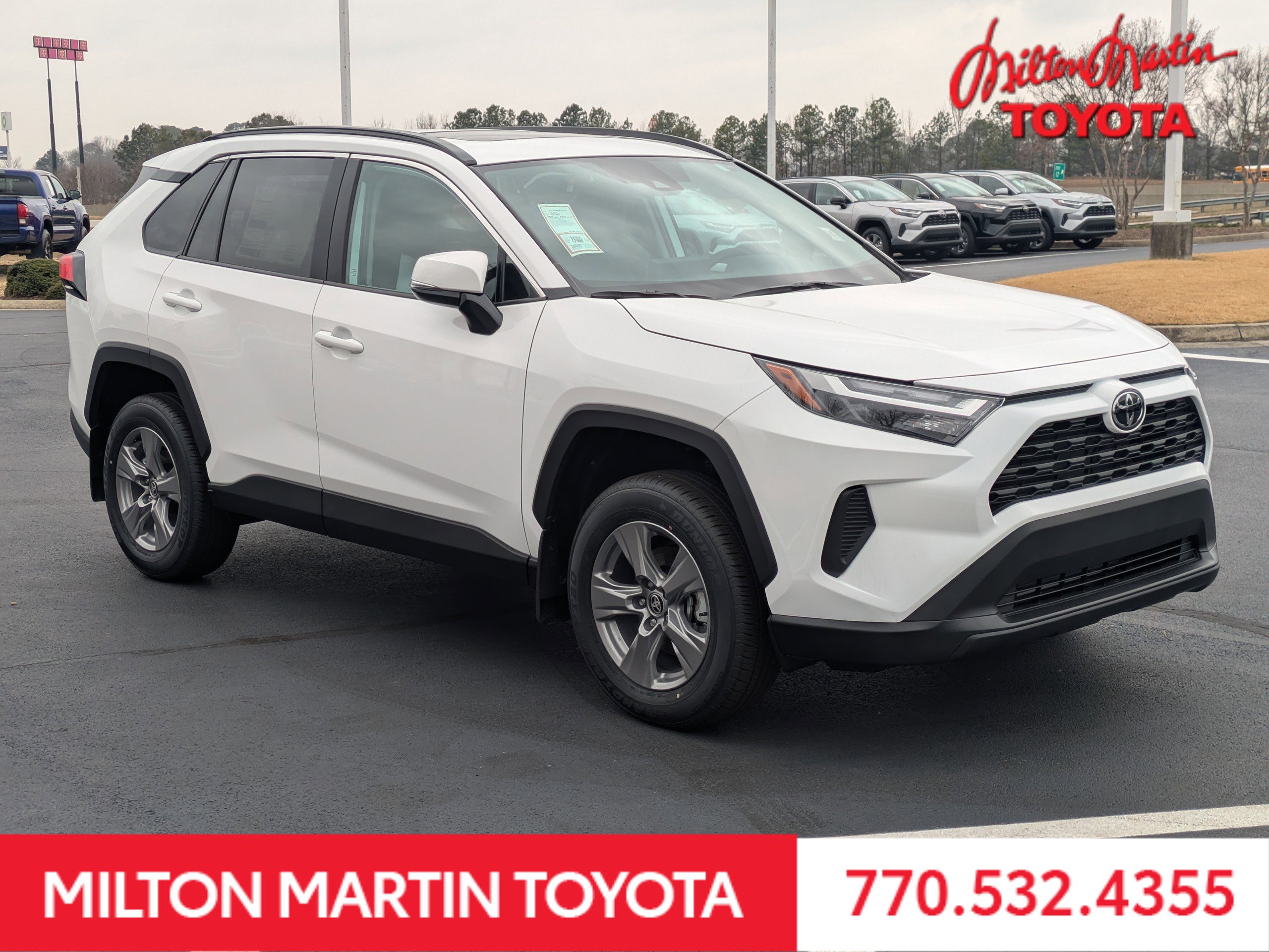 2025 Toyota RAV4 XLE's photo