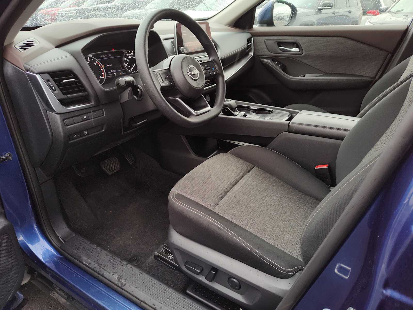 2023 Nissan Rogue SV photo 2