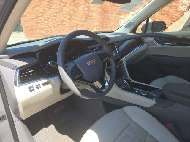 2025 Cadillac XT6 Premium Luxury photo 8
