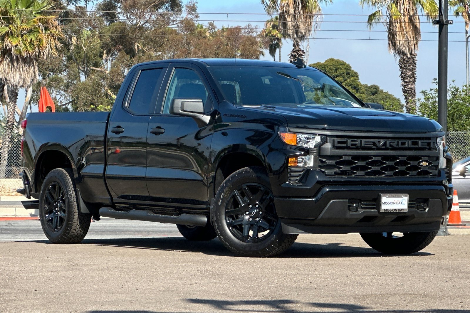 2025 Chevrolet Silverado 1500 Custom photo 2