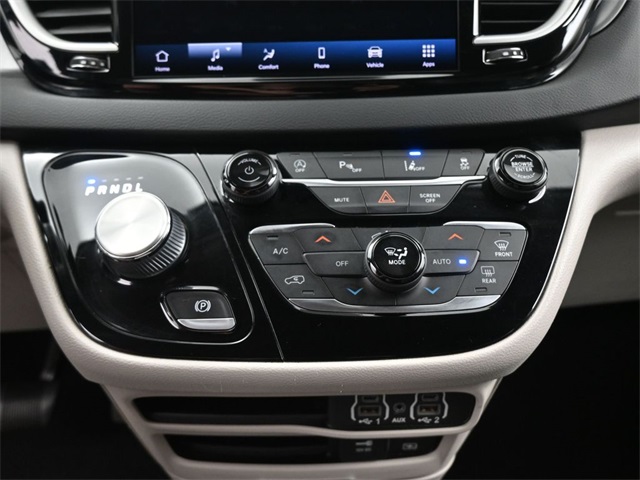 2022 Chrysler Pacifica Touring L photo 4
