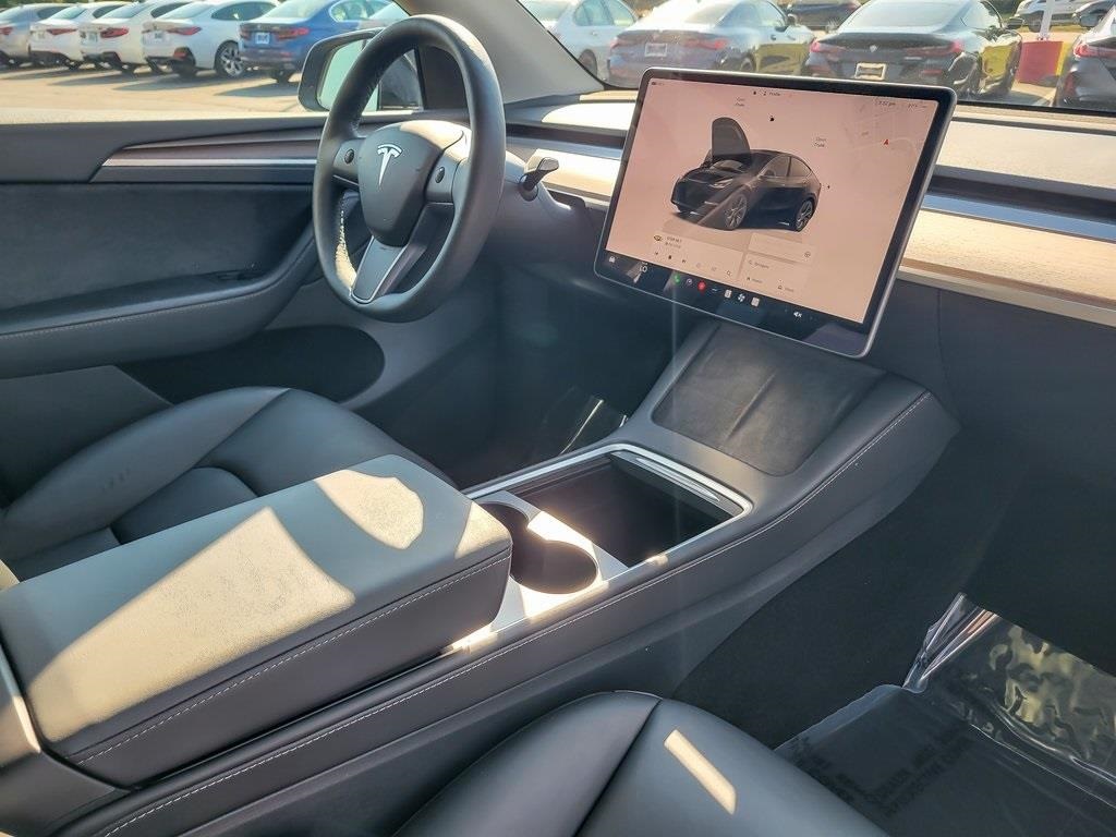 2025 Tesla Model Y Long Range photo 18
