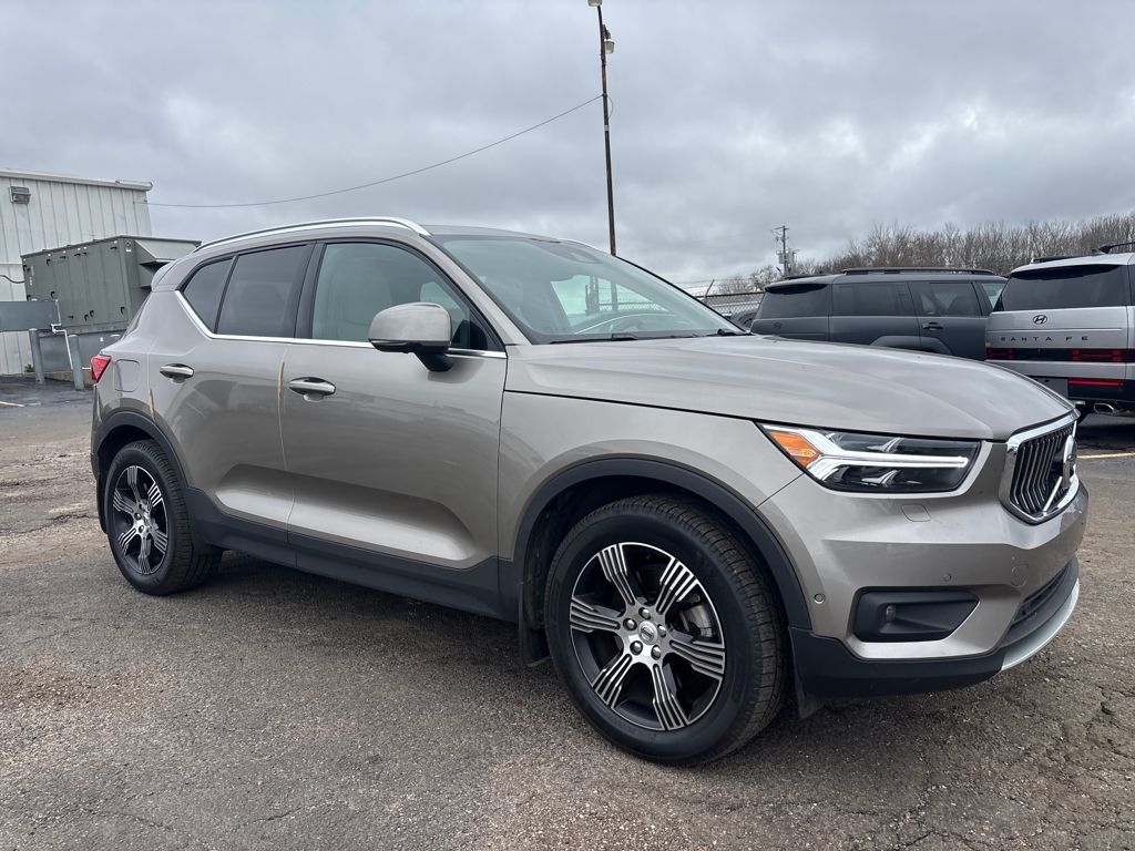 2021 Volvo XC40 Inscription's photo