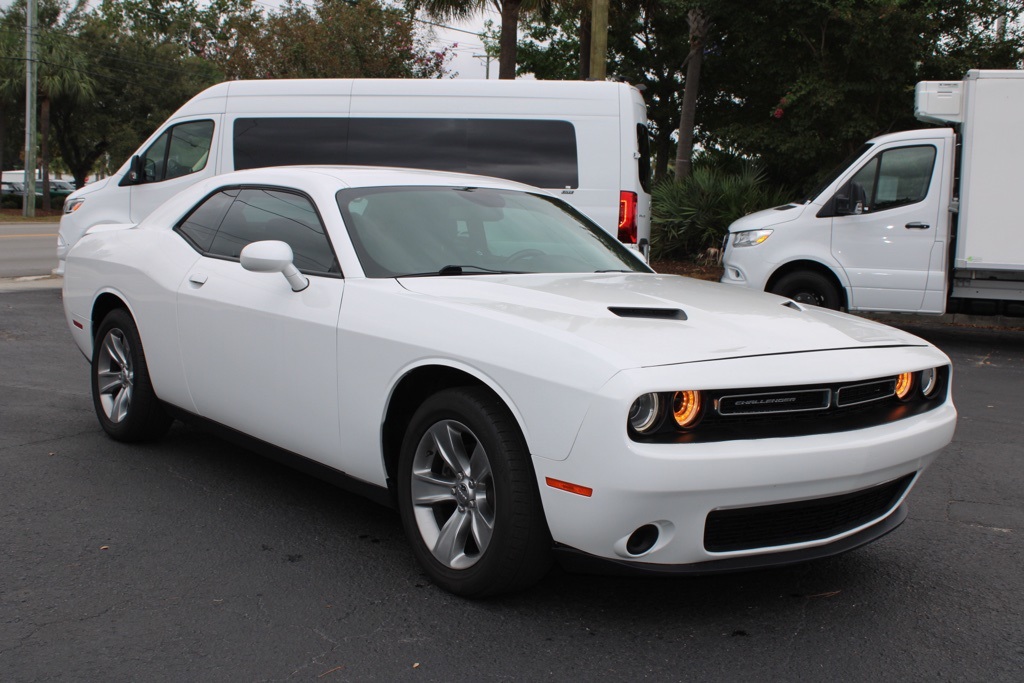 2019 Dodge Challenger SXT photo 3
