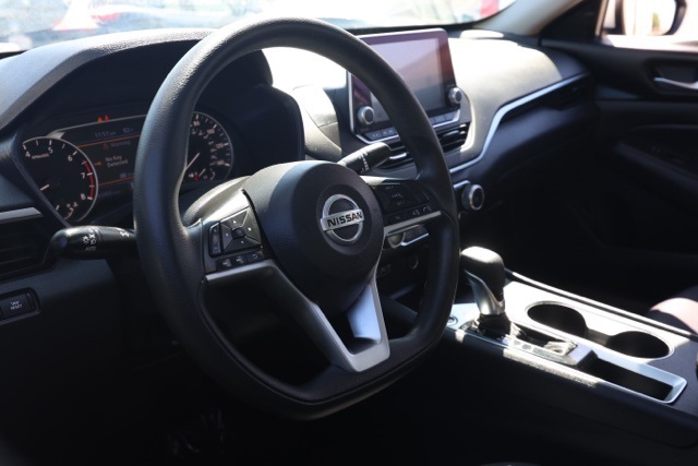 2022 Nissan Altima 2.5 SV photo 13