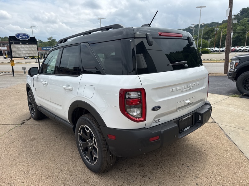 2025 Ford Bronco Sport Outer Banks photo 3