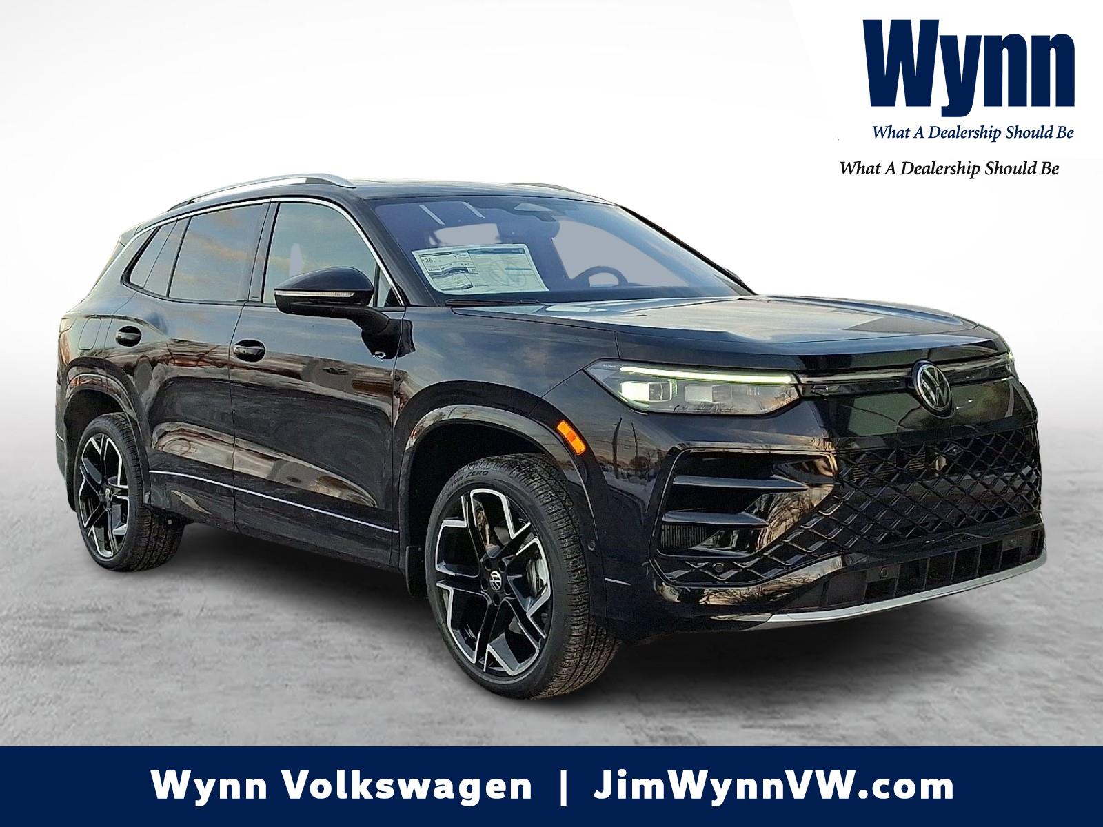 2026 Volkswagen Tiguan SEL R-LINE TURBO's photo