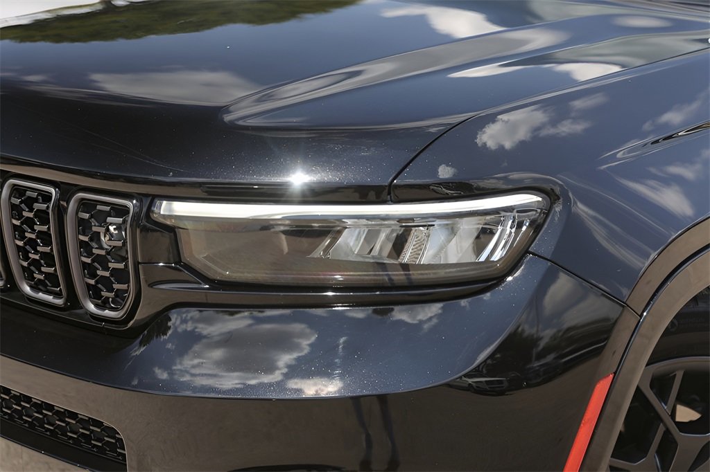 2023 Jeep Grand Cherokee L Summit Reserve photo 2