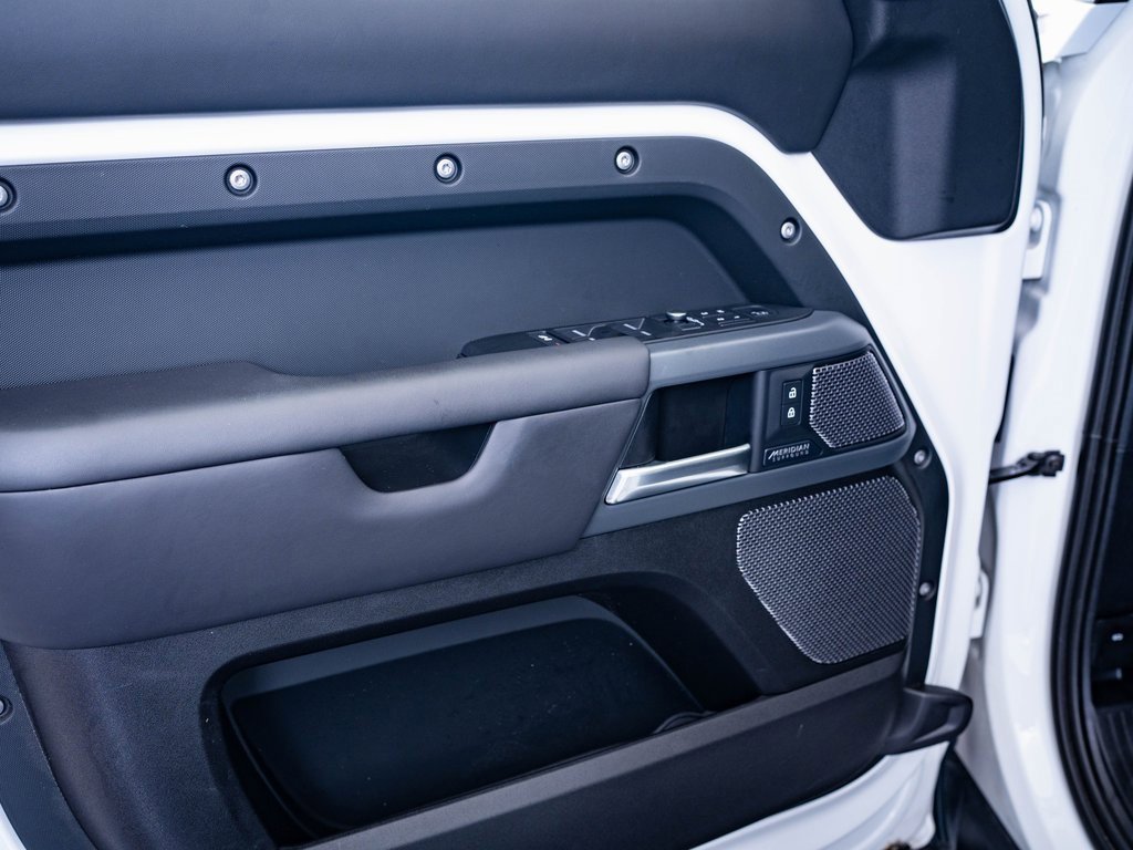 2021 Land Rover Defender 110 X-Dynamic HSE photo 16