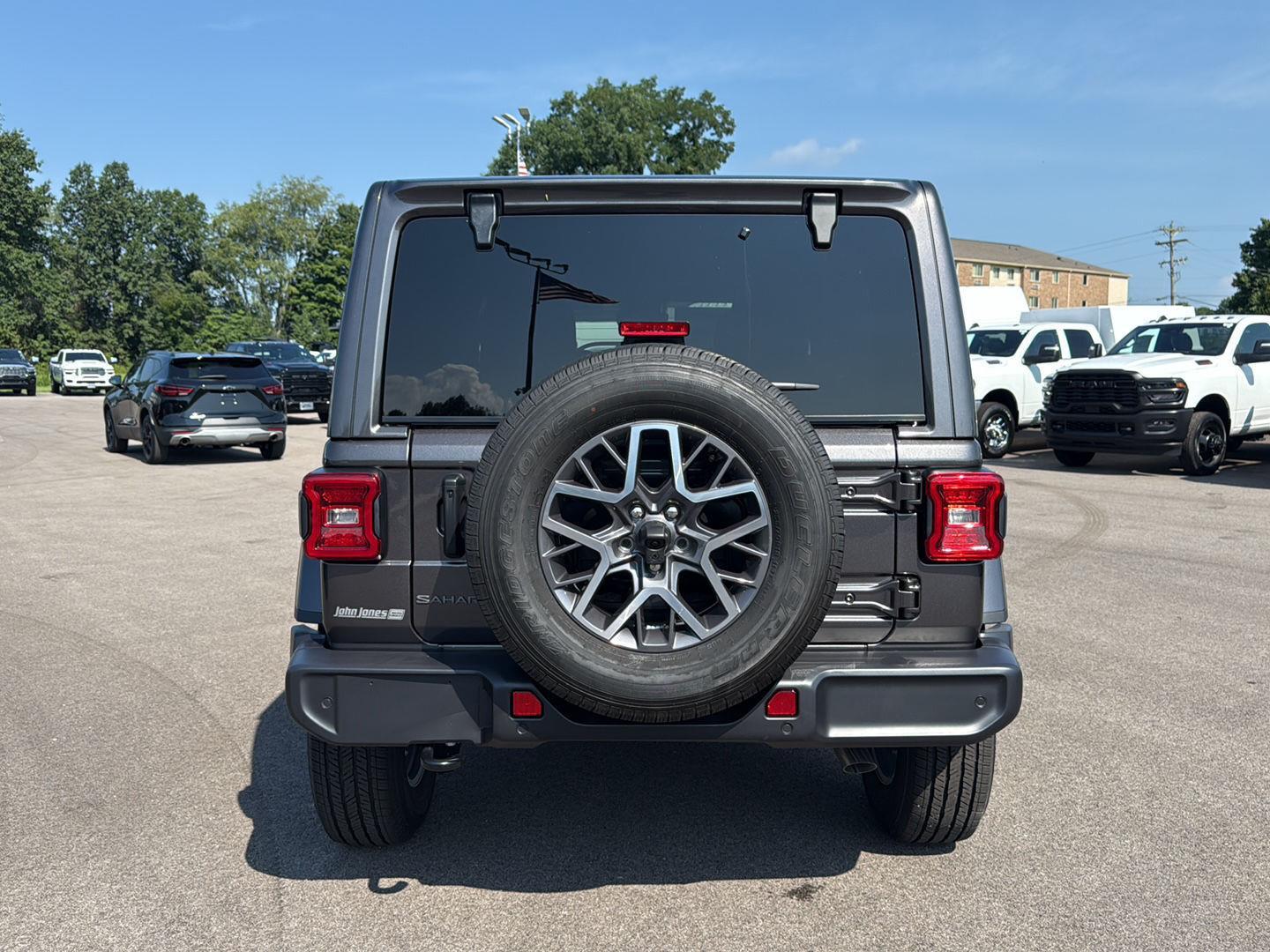 2025 Jeep Wrangler Sahara photo 12